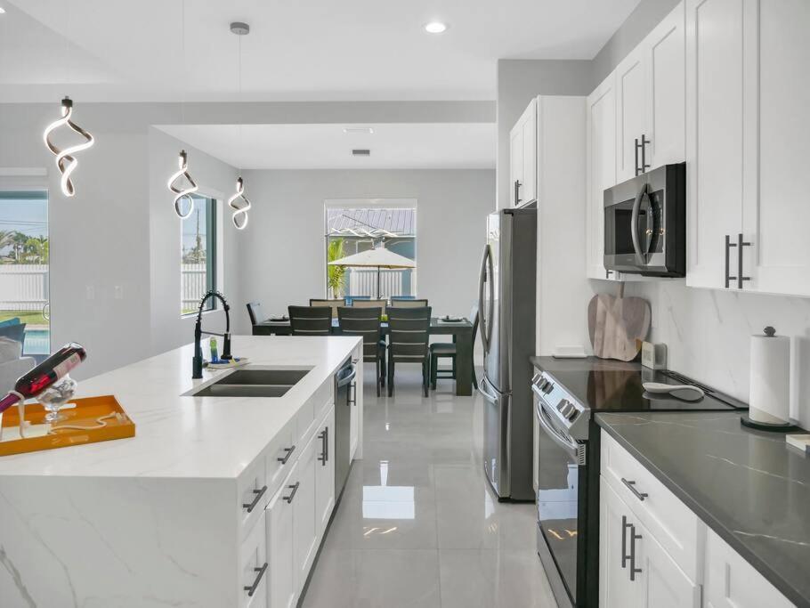 Casa Sevilla, Heated Pool, Sleeps 9, 4B3B เคปคอรัล ภายนอก รูปภาพ