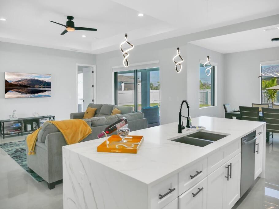 Casa Sevilla, Heated Pool, Sleeps 9, 4B3B เคปคอรัล ภายนอก รูปภาพ